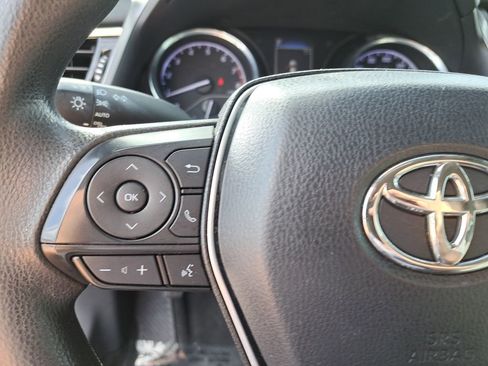 Used 2018 Toyota Camry LE image 17