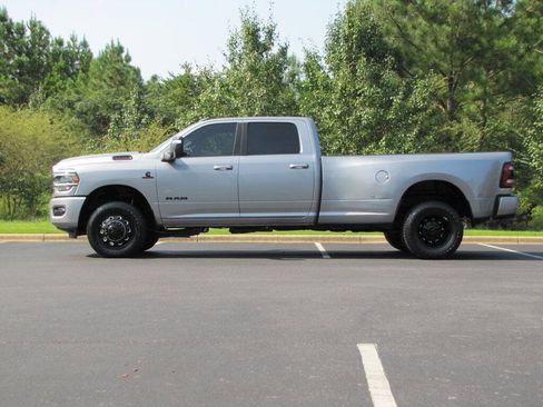 Used 2024 RAM 3500 Big Horn w/ Night Edition AWD/4WD image 5