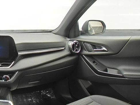 Used 2025 Chevrolet Equinox LT AWD/4WD image 19