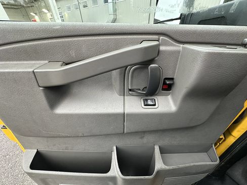 Used 2021 GMC Savana 3500 Extended w/ Power Convenience Package RWD image 20