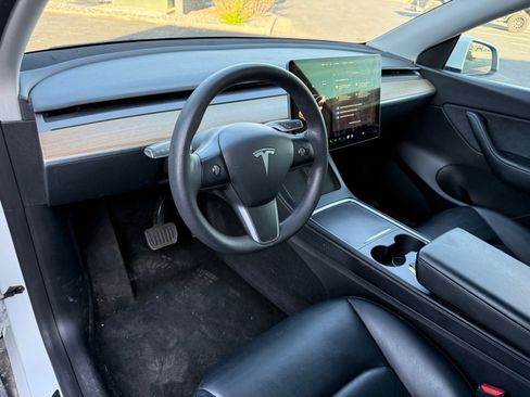 Used 2022 Tesla Model Y Long Range image 8