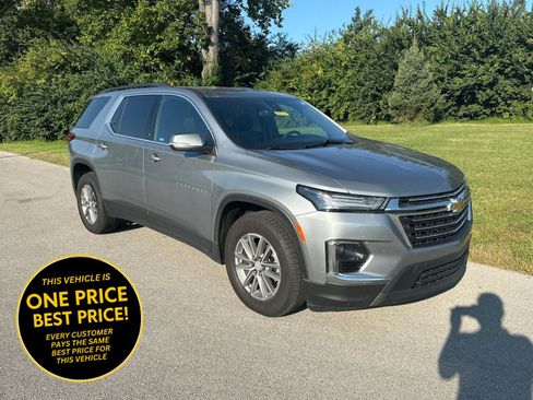 Used 2023 Chevrolet Traverse LT AWD/4WD image 1
