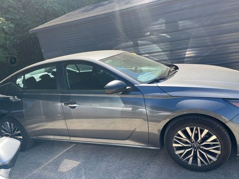 Used 2025 Nissan Altima 2.5 SV FWD image 18