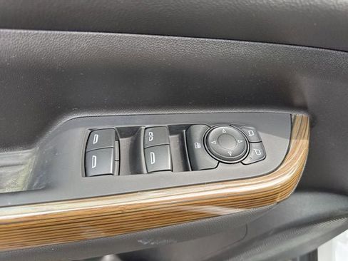 Used 2023 GMC Acadia SLE FWD image 9