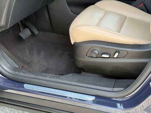 Certified 2025 Cadillac XT4 Premium Luxury FWD image 20