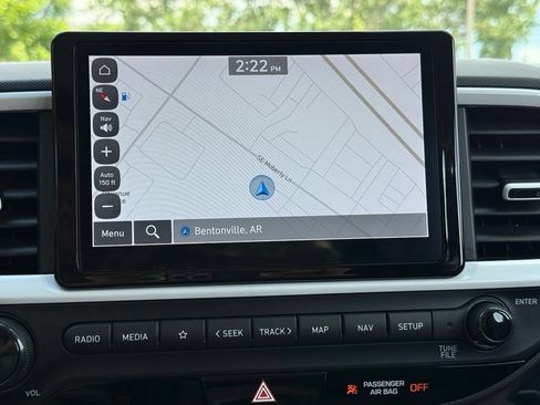 Used 2024 Hyundai Venue Limited FWD image 11