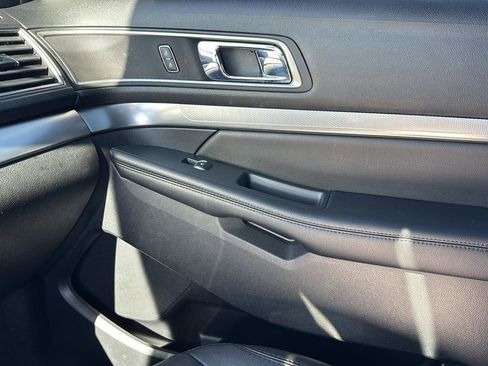 Certified 2018 Ford Explorer XLT w/ Equipment Group 202A image 24