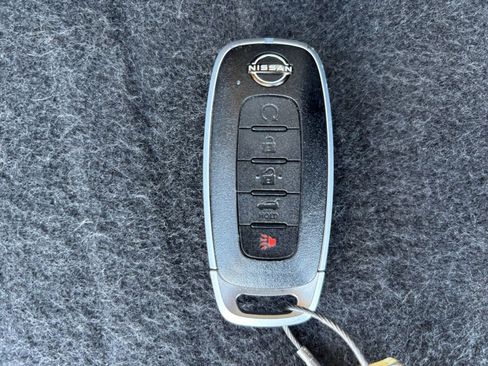 Used 2025 Nissan Rogue SV FWD image 27