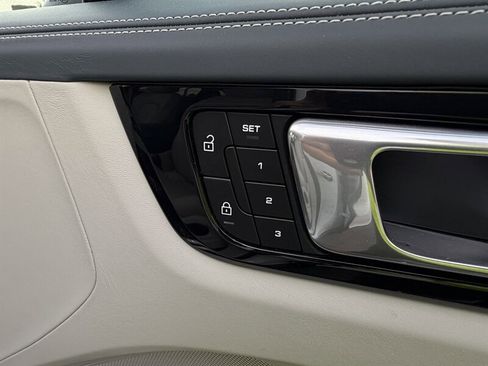 Used 2023 Porsche Cayenne S Platinum w/ Premium Package Plus image 47