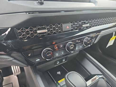 Used 2025 Honda Accord Sport image 23