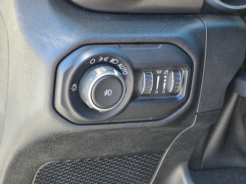 Used 2018 Jeep Wrangler Unlimited Sport S AWD/4WD image 38