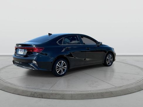 Used 2023 Kia Forte LXS w/ LXS Technology Package FWD image 8