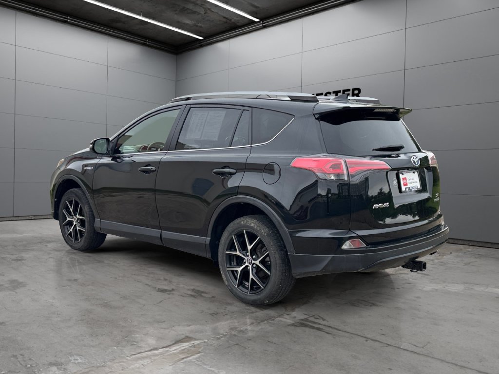 Used 2018 Toyota RAV4 SE AWD/4WD image 3