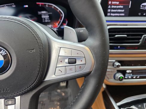 Used 2022 BMW 740i w/ M Sport Package RWD image 21