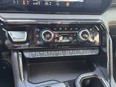 Used 2024 GMC Sierra 1500 AT4 w/ Technology Package image 28