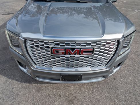 Used 2023 GMC Yukon XL Denali image 12