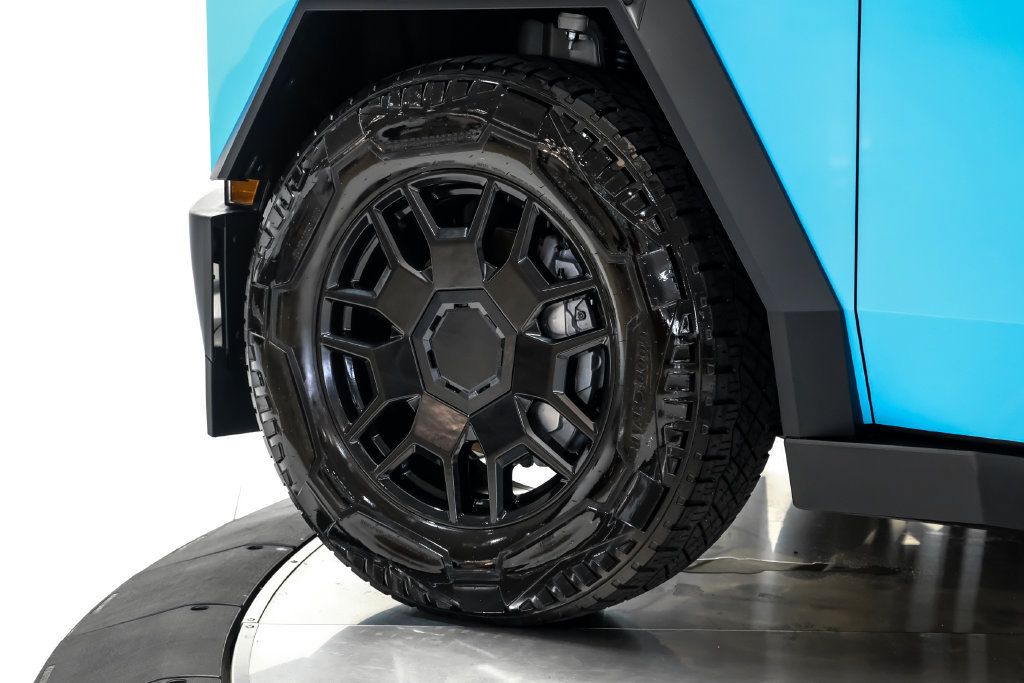 Used 2024 Tesla Cybertruck AWD Crew Cab image 54