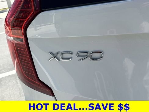 Used 2025 Volvo XC90 B5 Plus w/ Protection Package Premier image 8