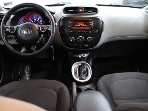 Used 2015 Kia Soul FWD image 2