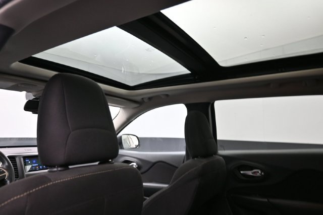 Used 2015 Jeep Cherokee Latitude w/ Comfort/Convenience Group FWD image 20