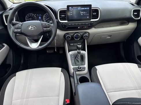 Used 2022 Hyundai Venue SEL image 4