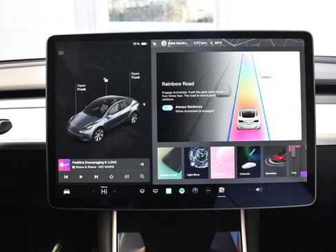 Used 2021 Tesla Model Y Long Range image 38