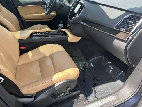 Used 2017 Volvo XC90 T6 Momentum w/ Vision Package AWD/4WD image 8