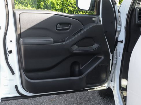Used 2022 Nissan Frontier S w/ Technology Package RWD image 18