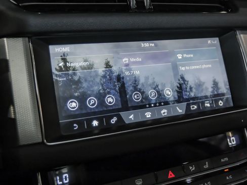 Used 2020 Jaguar XF Prestige image 26