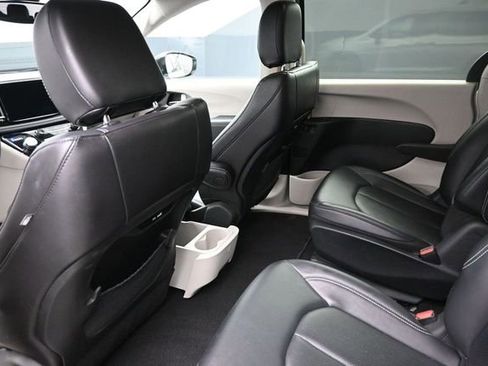 Used 2024 Chrysler Pacifica Limited FWD image 20