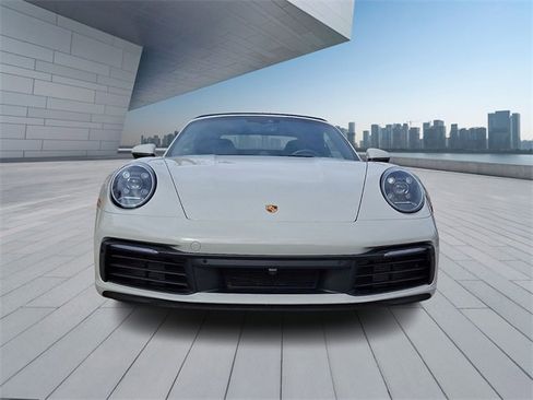 Used 2021 Porsche 911 Carrera image 2