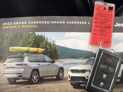 Used 2023 Jeep Grand Cherokee 4WD 4xe w/ Luxury Tech Group II image 48