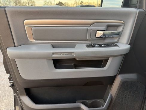 Used 2017 RAM 1500 Classic SLT image 12