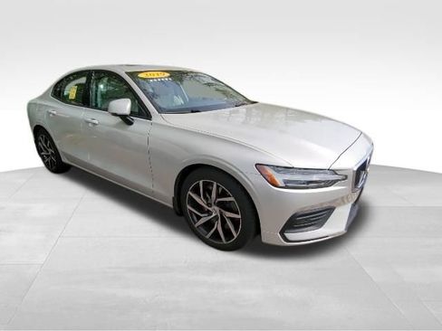 Used 2019 Volvo S60 T6 Momentum w/ Premium Package AWD/4WD image 6