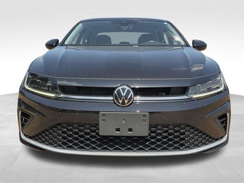 Used 2025 Volkswagen Jetta SE FWD image 3