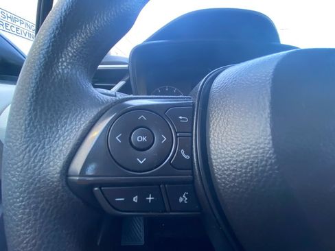 Used 2025 Toyota Corolla LE FWD image 18