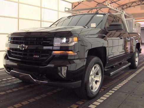Used 2018 Chevrolet Silverado 1500 LT w/ All Star Edition image 2