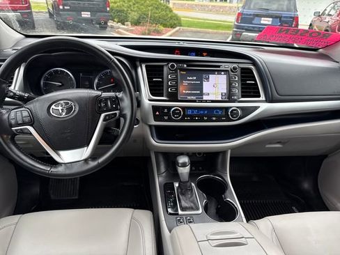 Used 2017 Toyota Highlander XLE AWD/4WD image 26