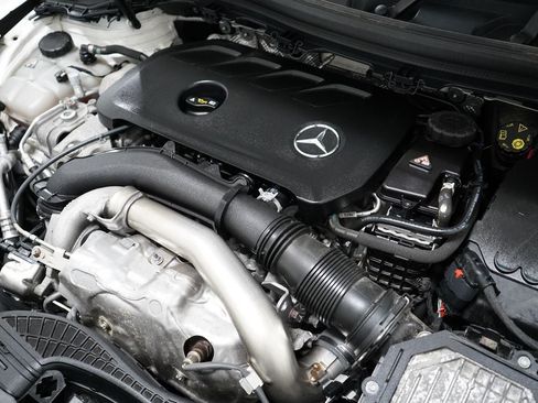 Used 2025 Mercedes-Benz GLA 250 4MATIC image 31