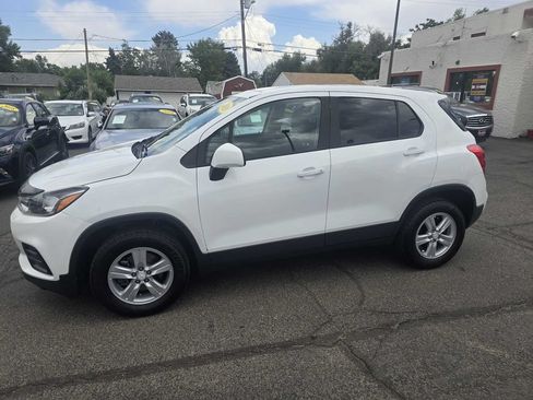 Used 2019 Chevrolet Trax LS w/ Tint and Cruise Package AWD/4WD image 9