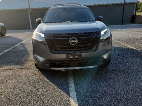 Used 2023 Nissan Pathfinder SL w/ Lighting Package (N92) AWD/4WD image 8