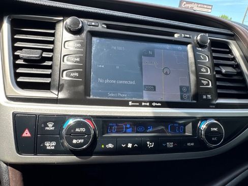 Used 2016 Toyota Highlander XLE FWD image 24