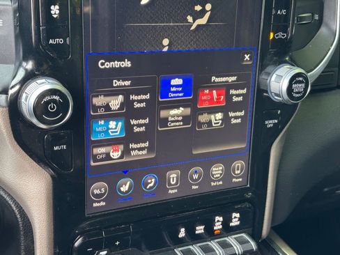 Used 2019 RAM 1500 Laramie AWD/4WD image 11