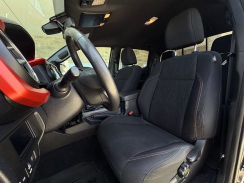 Used 2019 Toyota Tacoma TRD Sport AWD/4WD image 5