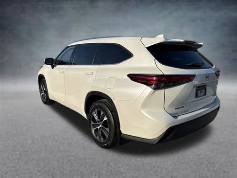 Used 2020 Toyota Highlander XLE image 6