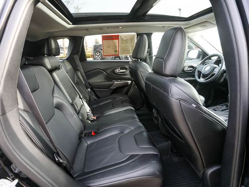 Used 2022 Jeep Cherokee Latitude Lux w/ Sun & Sound Group image 31