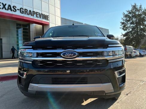 Used 2024 Ford Expedition Limited RWD image 3
