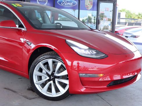 Used 2018 Tesla Model 3 Long Range RWD image 2
