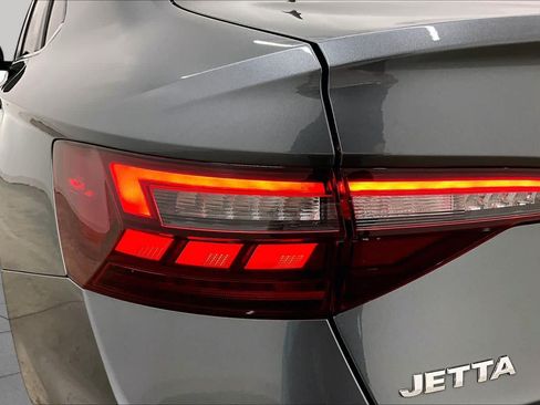 Used 2021 Volkswagen Jetta SE FWD image 28
