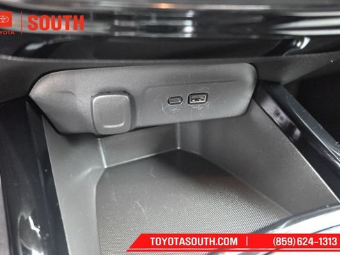 Used 2025 Chevrolet Trax LT w/ LT Convenience Package FWD image 19
